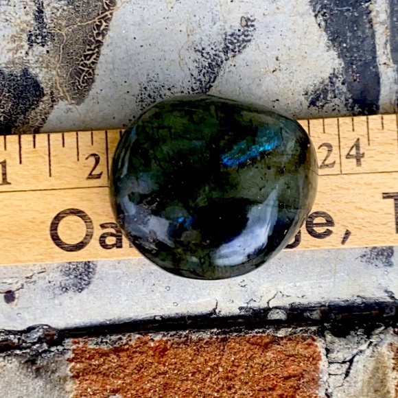 Labradorite palm stone. Lots of color! - Picture 4 of 8